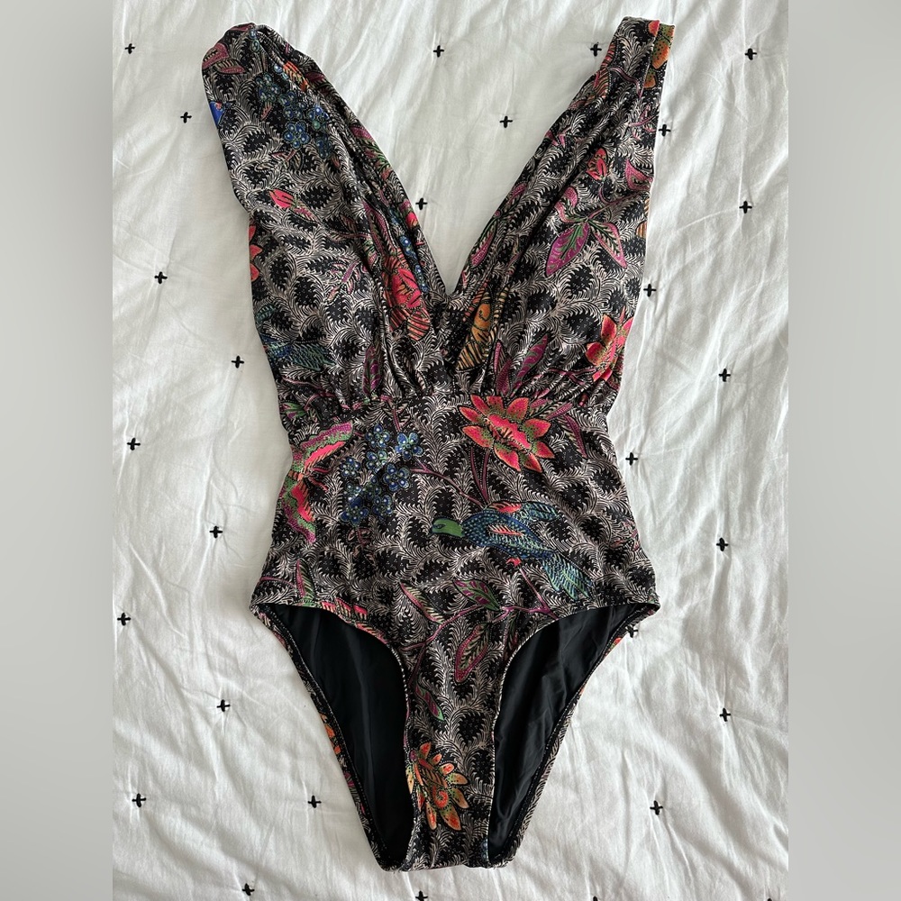 EUC! Anthropologie deep v-neck one piece swimsuit, size M